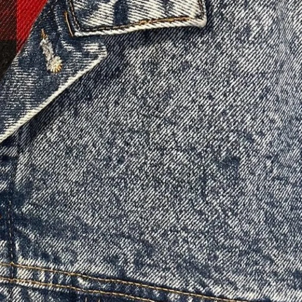Vintage Levi's Denim Jacket with Red Plaid Lining - Picture 7 of 7